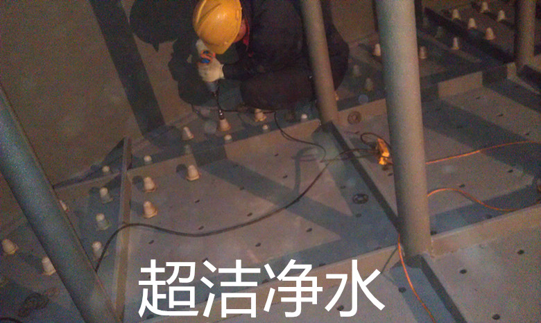 電廠大型雙室過(guò)濾器長(zhǎng)柄濾水帽更換安裝